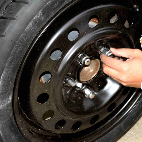 tightening lug nuts with hands